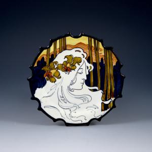 Piattino con profilo femminile